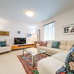 Elegant 3-bedroom In Historic Centre By Malta Weekend Valeta