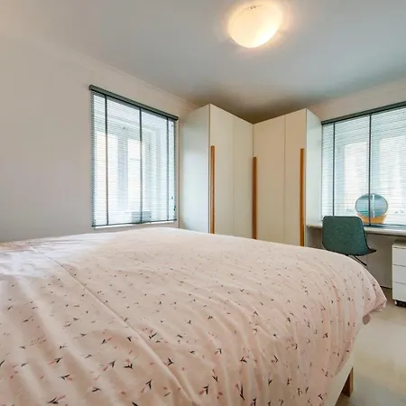 Superb 3 Bedroom Maisonette In Apartment