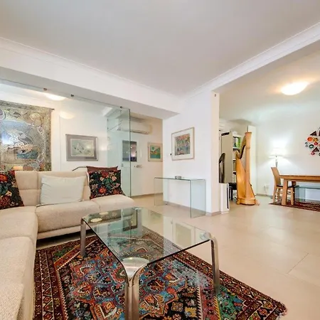 Elegant 3-bedroom In Historic Centre By Malta Weekend