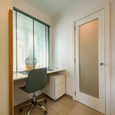 Superb 3 Bedroom Maisonette In Apartment *