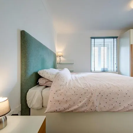 Superb 3 Bedroom Maisonette In Apartment