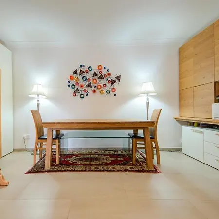 Elegant 3-bedroom In Historic Centre By Malta Weekend *