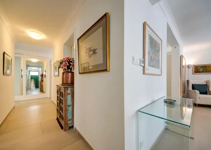 Elegant 3-bedroom In Historic Centre By Malta Weekend Apartamento