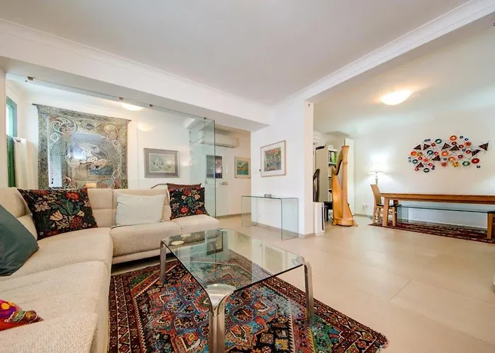 Elegant 3-bedroom In Historic Centre By Malta Weekend