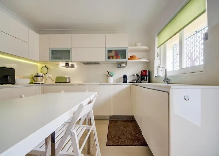 Elegant 3-bedroom In Historic Centre By Malta Weekend La Valeta