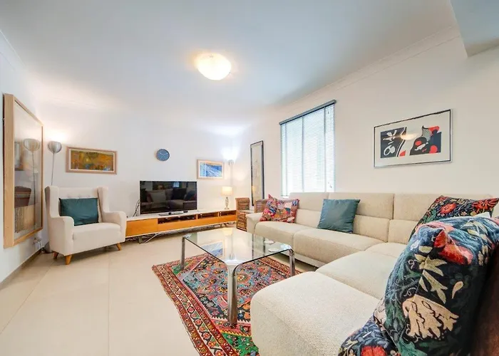 Elegant 3-bedroom In Historic Centre By Malta Weekend La Valeta