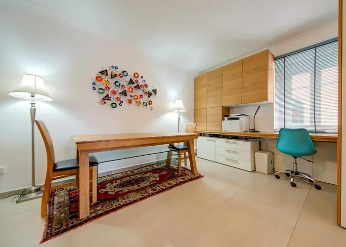 Elegant 3-bedroom In Historic Centre By Malta Weekend La Valeta